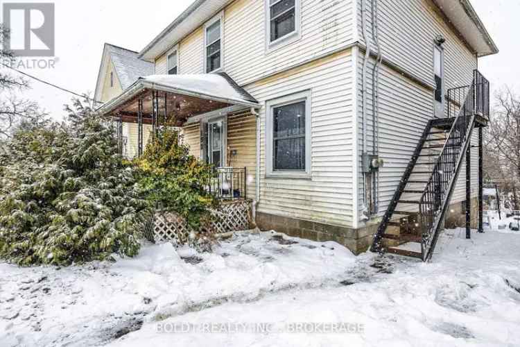 1900+ sq ft Duplex with 2-Bedroom Basement Apartment