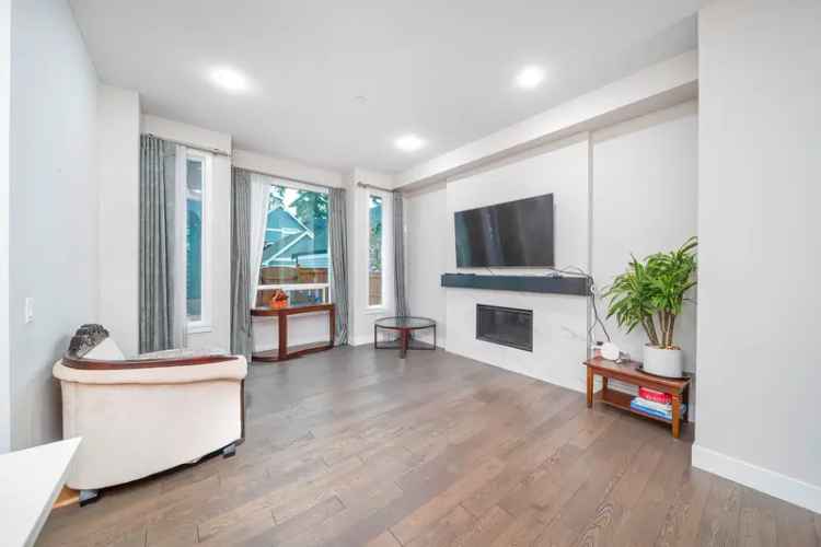 Foxridge Family Home South Surrey