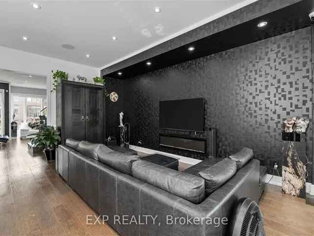 Luxury Thornhill Townhouse: Modern, Chic, Executive End Unit