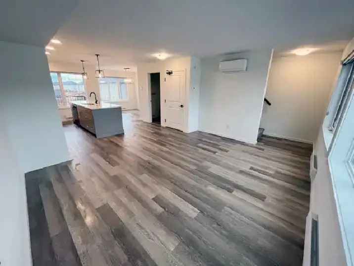 Two level townhouse condo!