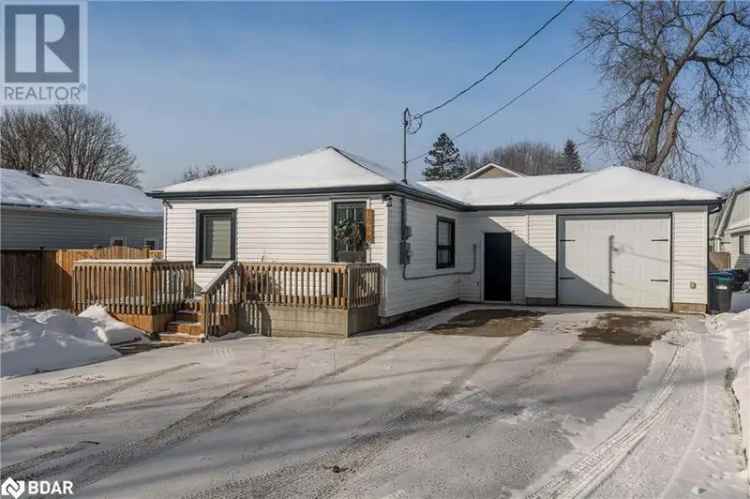 Lake Simcoe Home: Charming Renovated House Near Water