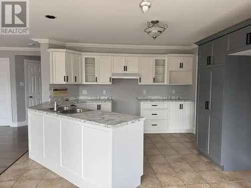 Modern Family Home with Updated Kitchen and Spa-Like Ensuite