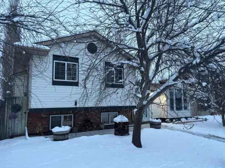 House For Rent in Town of Cochrane, Alberta