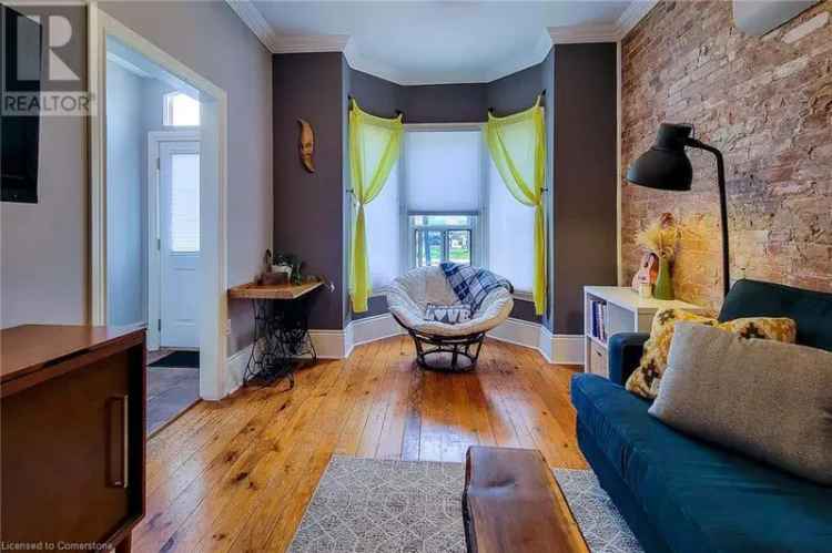 Charming 2-Storey Home in Prime Location 1200 sq ft