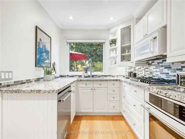 Charming Detached Home near Kingsway Village