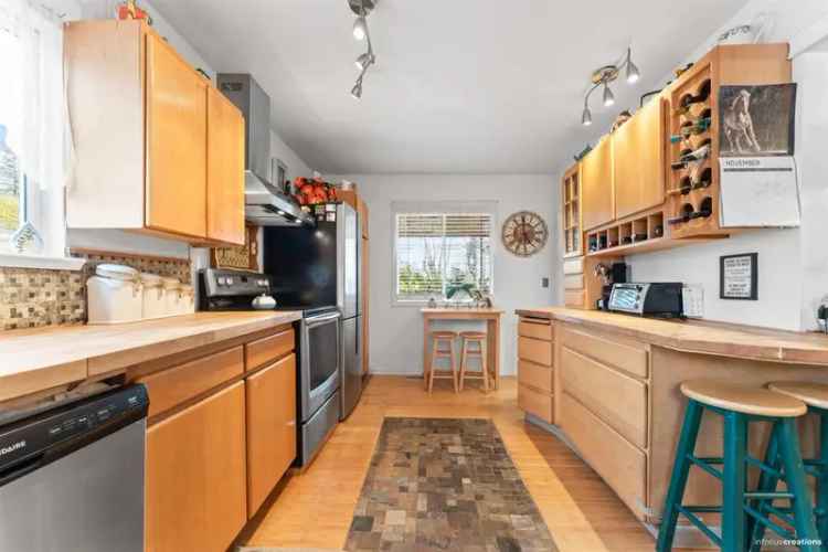 House For Sale in Surrey, British Columbia