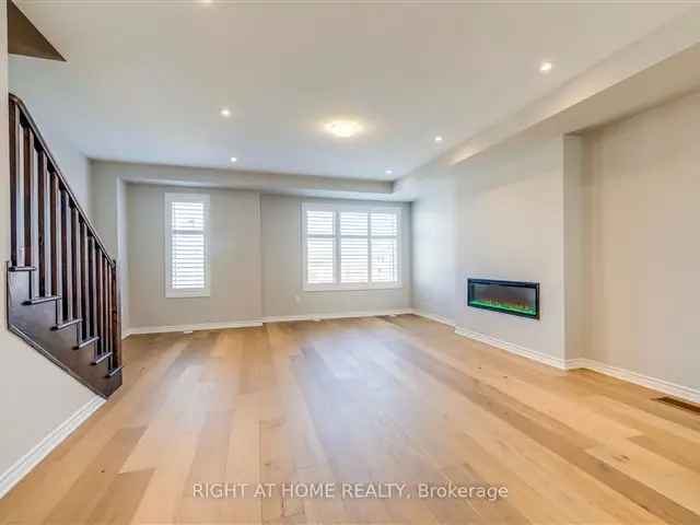 Modern 4 Bedroom Townhouse with Rooftop Terrace