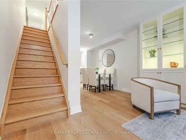 4 Bedroom Townhome In The Junction, 2385 Sq Ft, Upgraded