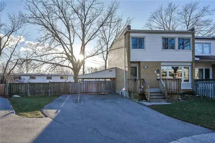 3 Bedroom Freehold Townhome in Burlington Steps from Clarksdale School