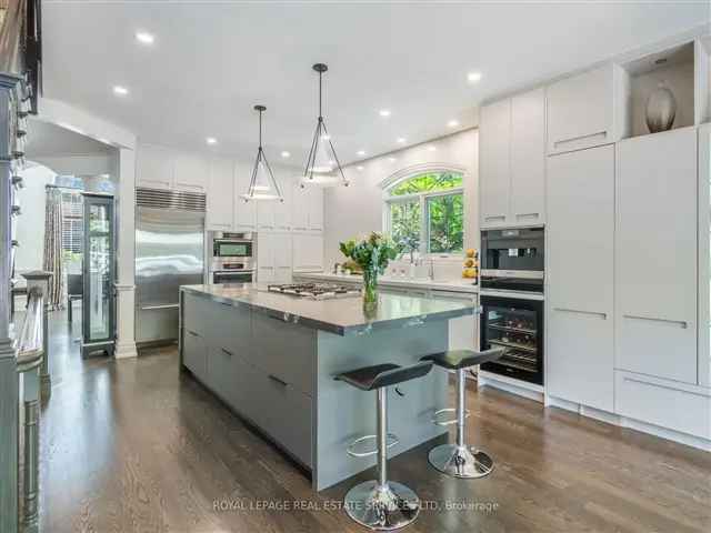 House For Sale in Oakville, Ontario