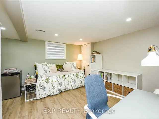 3-Bedroom Unit Near Transportation and Amenities