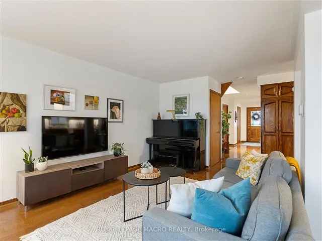 House For Sale in Hamilton, Ontario