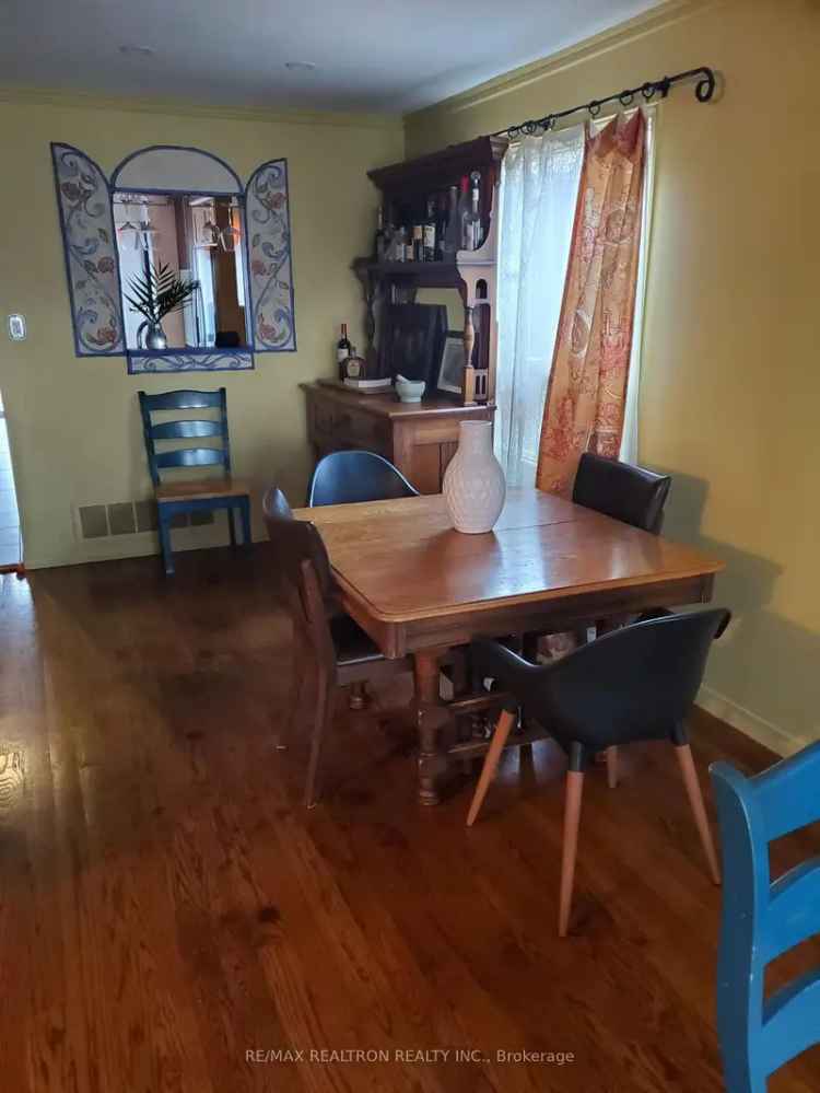 Family Home in Rosedale Heights Near Amenities