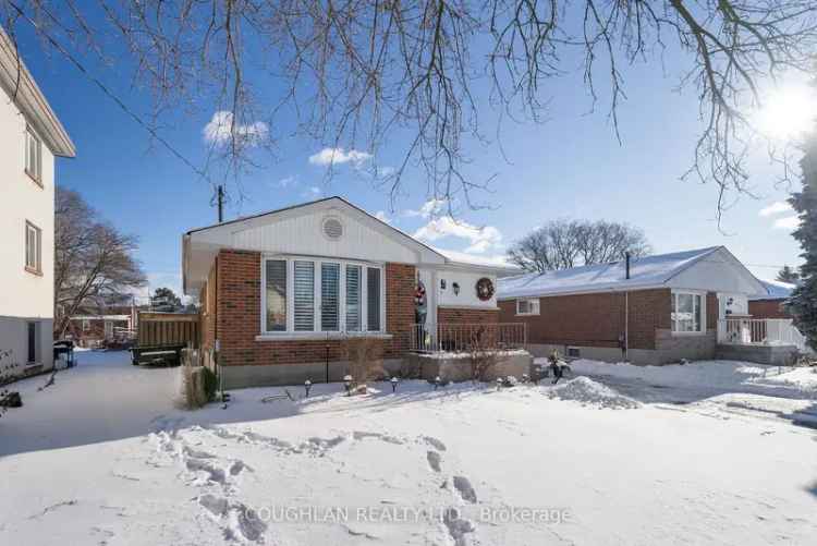 All Brick Bungalow Whitby 2 Kitchens Inground Pool Basement Apartment