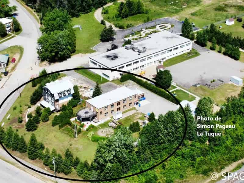 Commercial Building Office for Sale Rue Brown La Tuque
