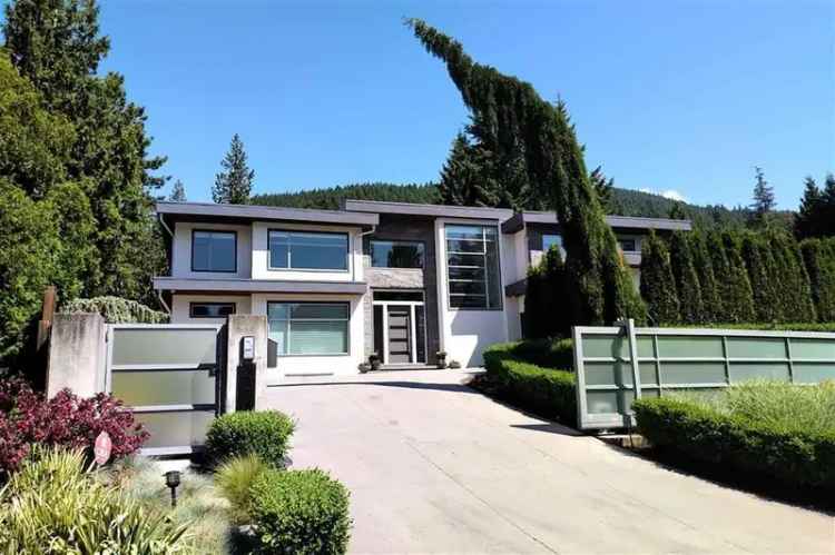 Luxury Bayridge House for Sale: 4 Beds, 5 Baths, Pool