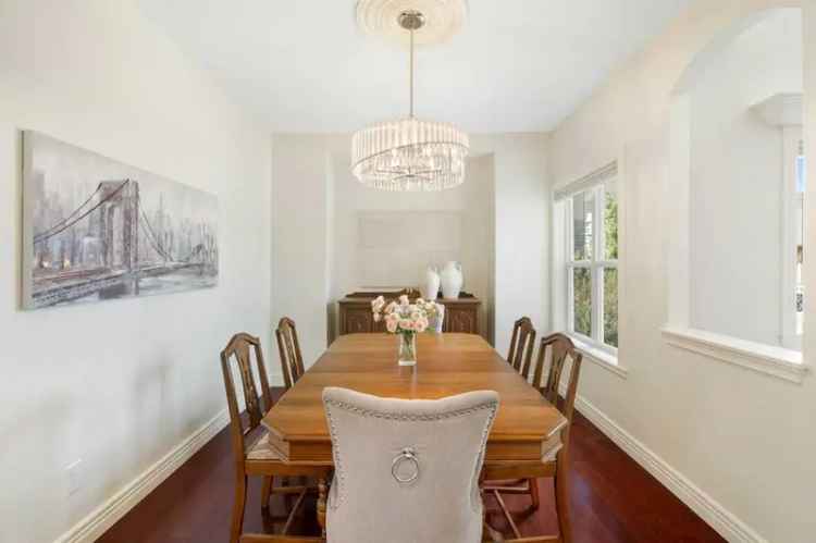 Luxury Mountain View Home in Springbank Hill