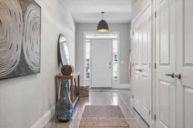 Waterdown 4-Bedroom Townhome - 2100 Sq Ft - Modern Kitchen