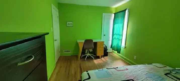 Furnished Room for rent in Sammon Avenue