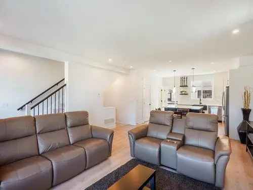 Townhouse For Sale in Surrey BC 3 Beds 25 Baths