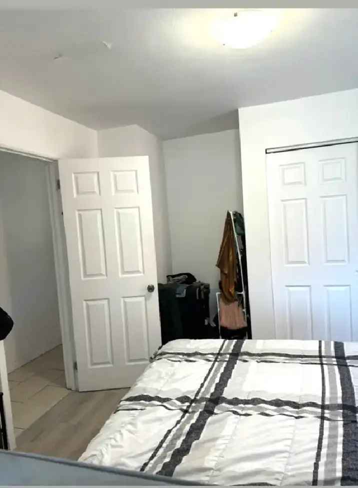 3.5 Room Apartment Near Fabre Metro