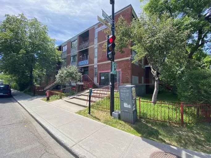 4605 4615 Ave Van Horne -  in Montreal