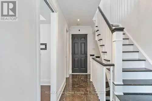 Executive Townhouse in Downtown Oakville
