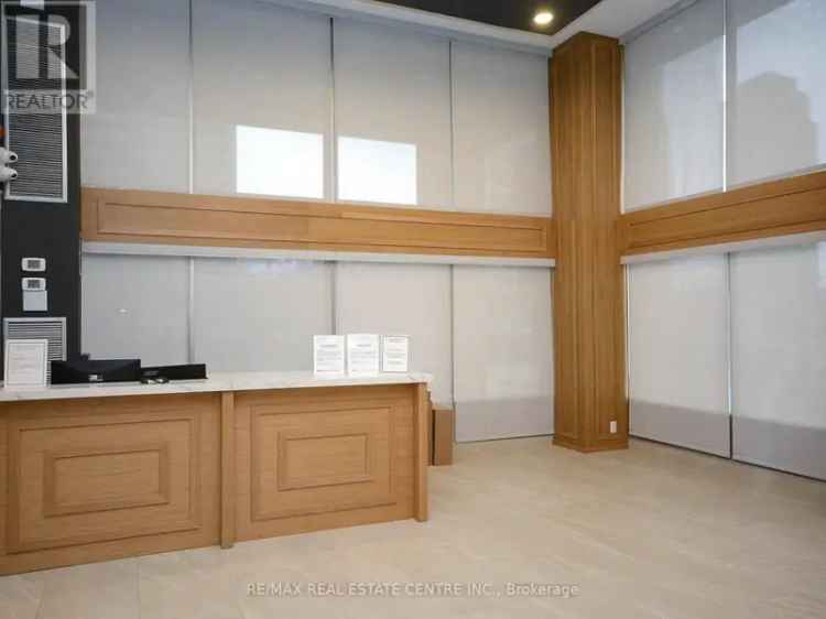Spacious 2 1 Bedroom Plus Den Condo Near Celebration Square Mississauga