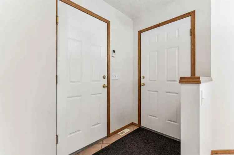 House For Sale in Calgary, Alberta