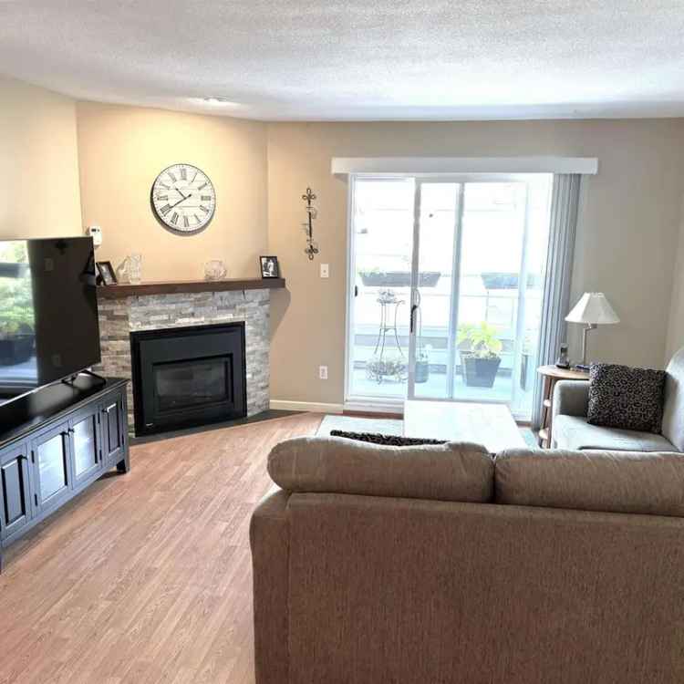 Spacious 2-Bedroom Condo near White Rock Beach