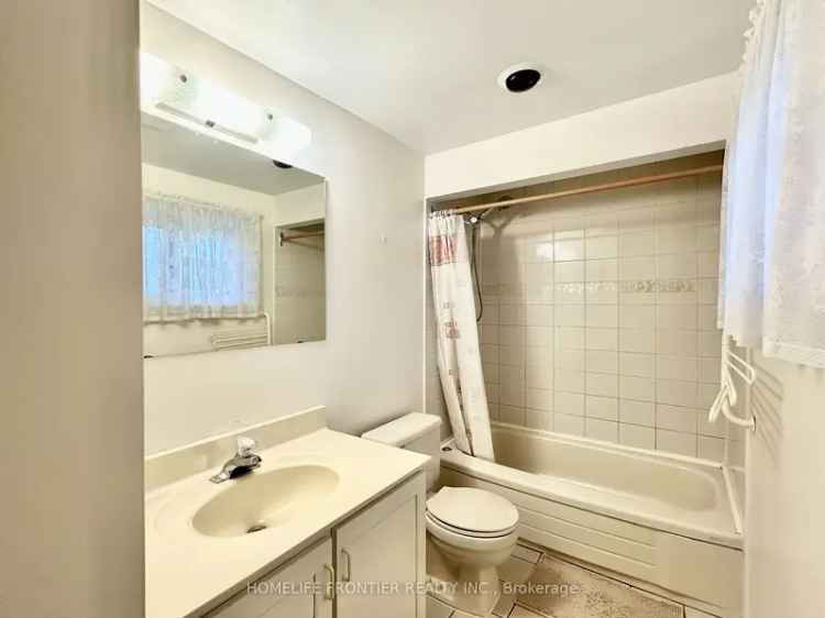 House For Sale in Toronto, Ontario