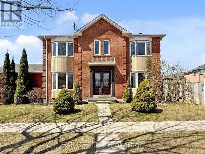 4-Bedroom Family Home in Whitby near Schools and GO