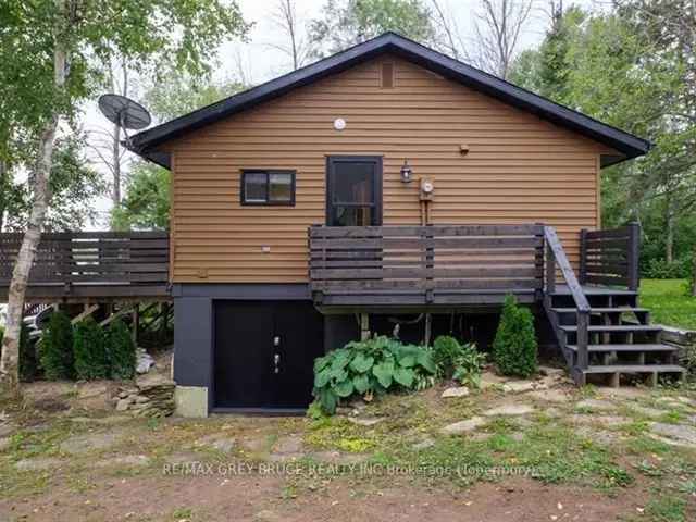 Waterfront Cottage on Miller Lake - 3 Bedroom Renovated Home