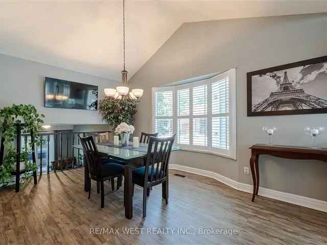 Condo For Sale in New Tecumseth, Ontario