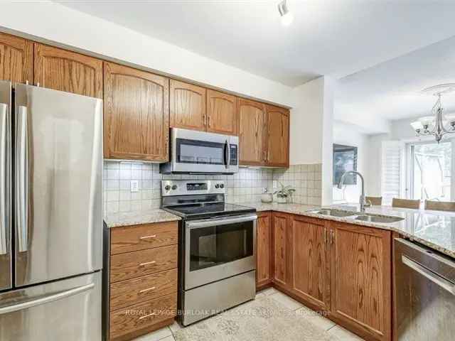 Ancaster Townhome: 3 Beds, Open Concept, Near James Smith Park