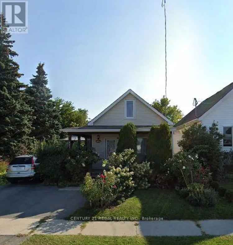 Cozy Home on Large Lot Near 401 and New GO Station