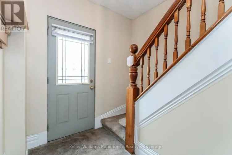 1890s Home with Modern Upgrades Near Georgian Bay