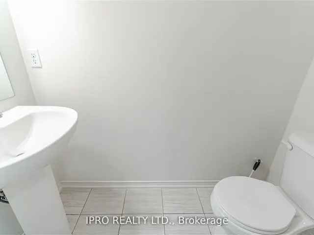 Townhouse For Sale in Oshawa, Ontario