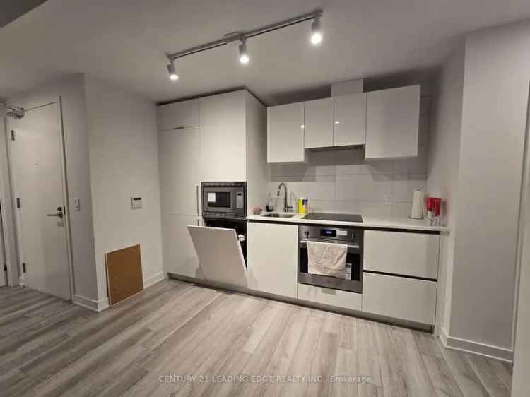 Downtown Toronto 2-Bedroom Condo in Artists Alley