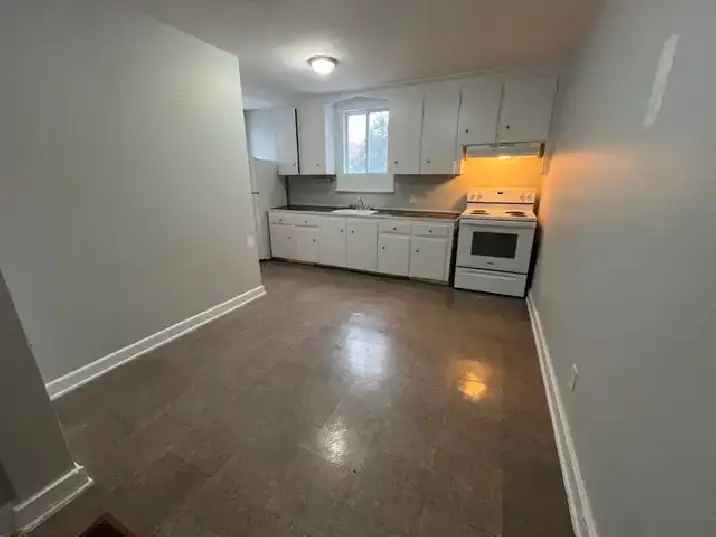 Rent 1 Bedroom Apartment in Downtown with Large Kitchen and Balcony