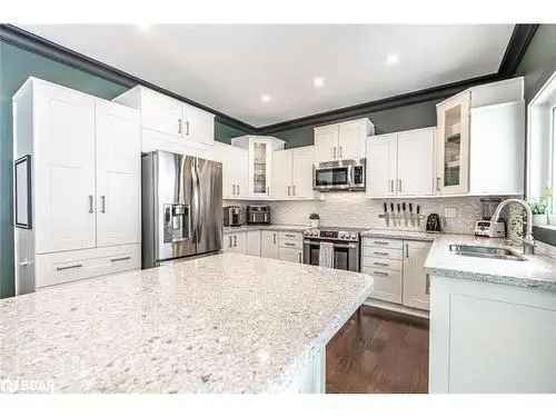 Stunning 2-Storey Home in Barrie's Southwest