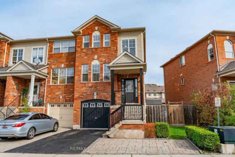 House For Sale in Oakville, Ontario