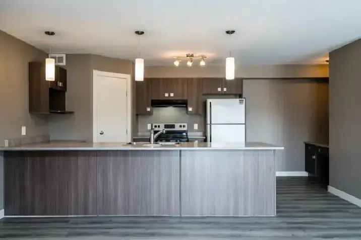 Rent Beautiful 3 Bedroom Apartment in Steinbach with Modern Features