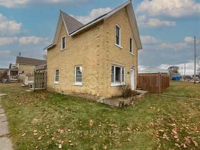 House For Sale in Warwick, Ontario