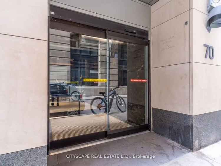 Rent Luxury Condo in Downtown Toronto with Stunning Views and Amenities