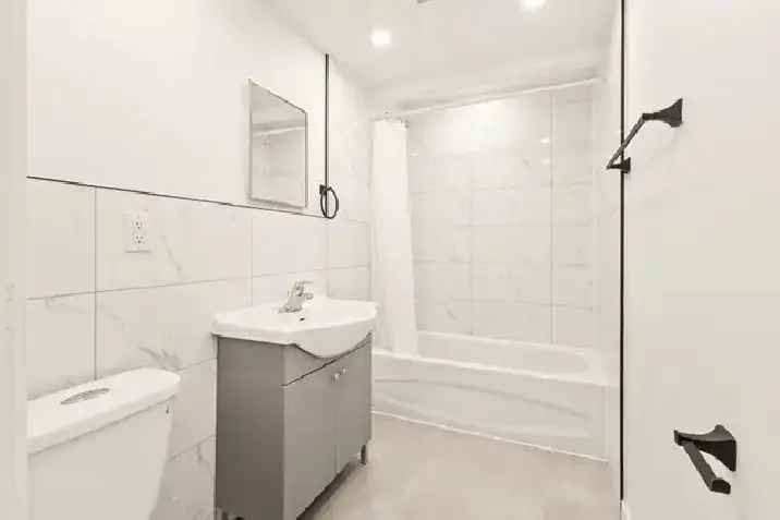 Grand 4 1\/2 Apartment for Rent First Month Free