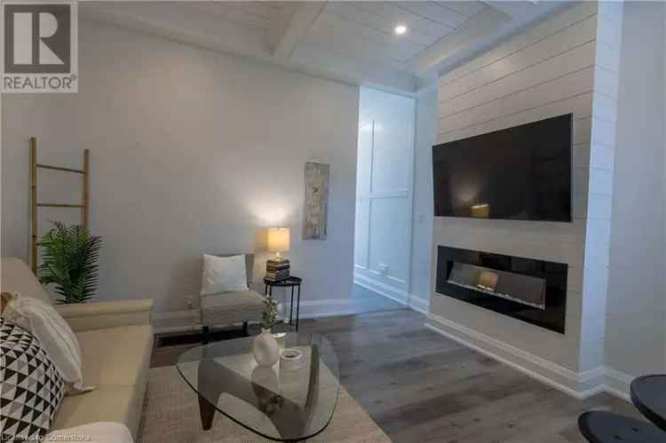 Dundurn Semi-Detached Bungalow - Renovated 2 Bed 1 Bath
