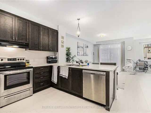 Barrhaven Townhouse 2 Bed 2.5 Bath Den