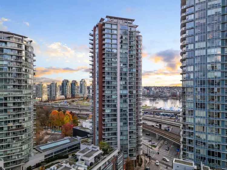 Downtown Vancouver Condo near Rogers Arena - Modern, Updated Unit