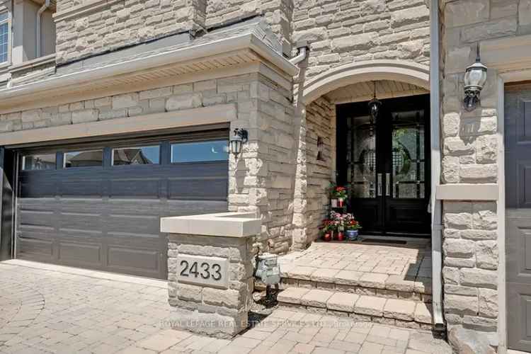 House For Sale in Oakville, Ontario